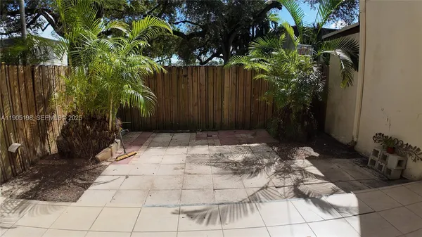 $3,260 | 3326 Farragut Street, Unit 6F, Hollywood, FL 33021