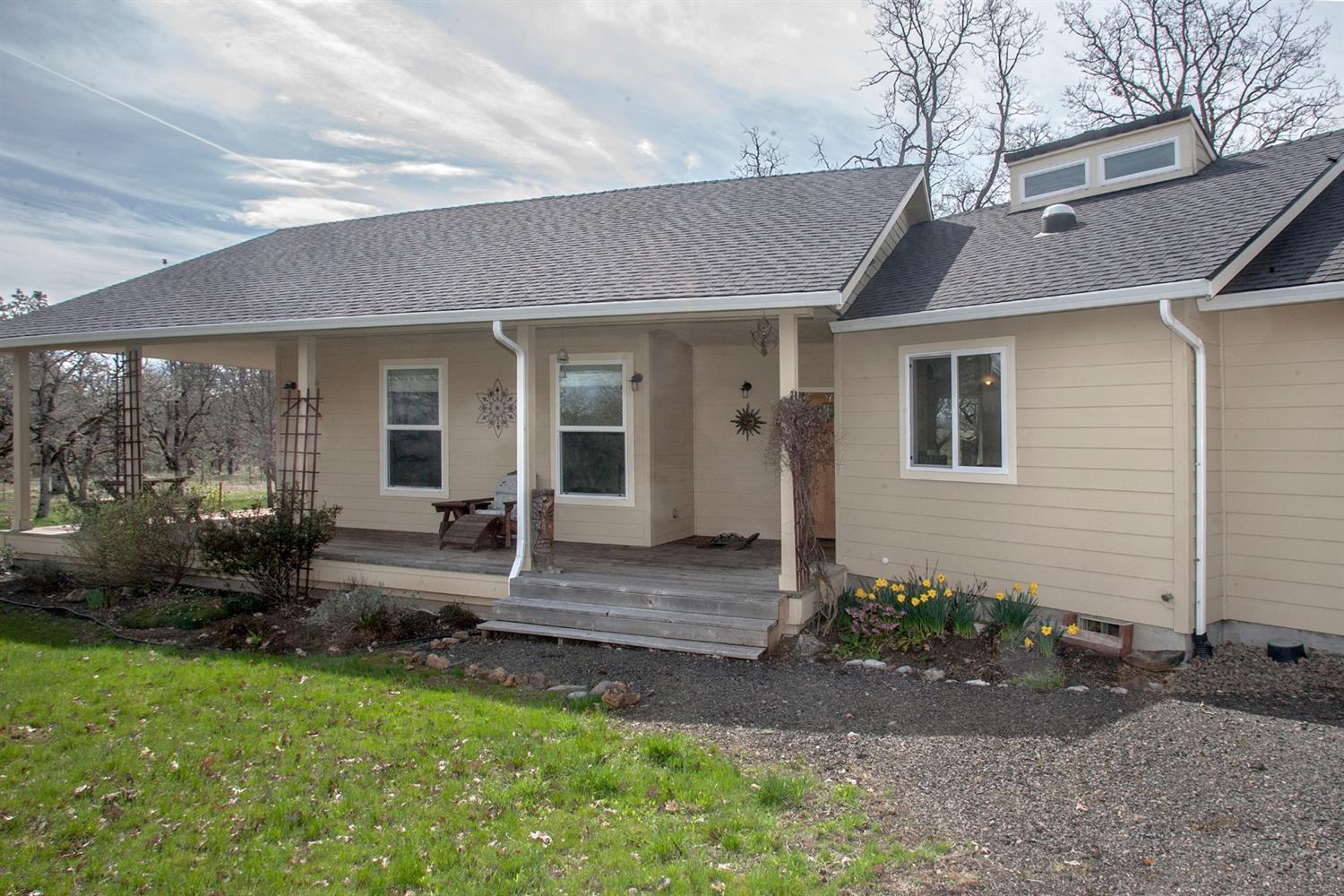 4727 Dodge Road White City, OR 97503 - Photo 8 of 25 Front of home - Upper windows opened in