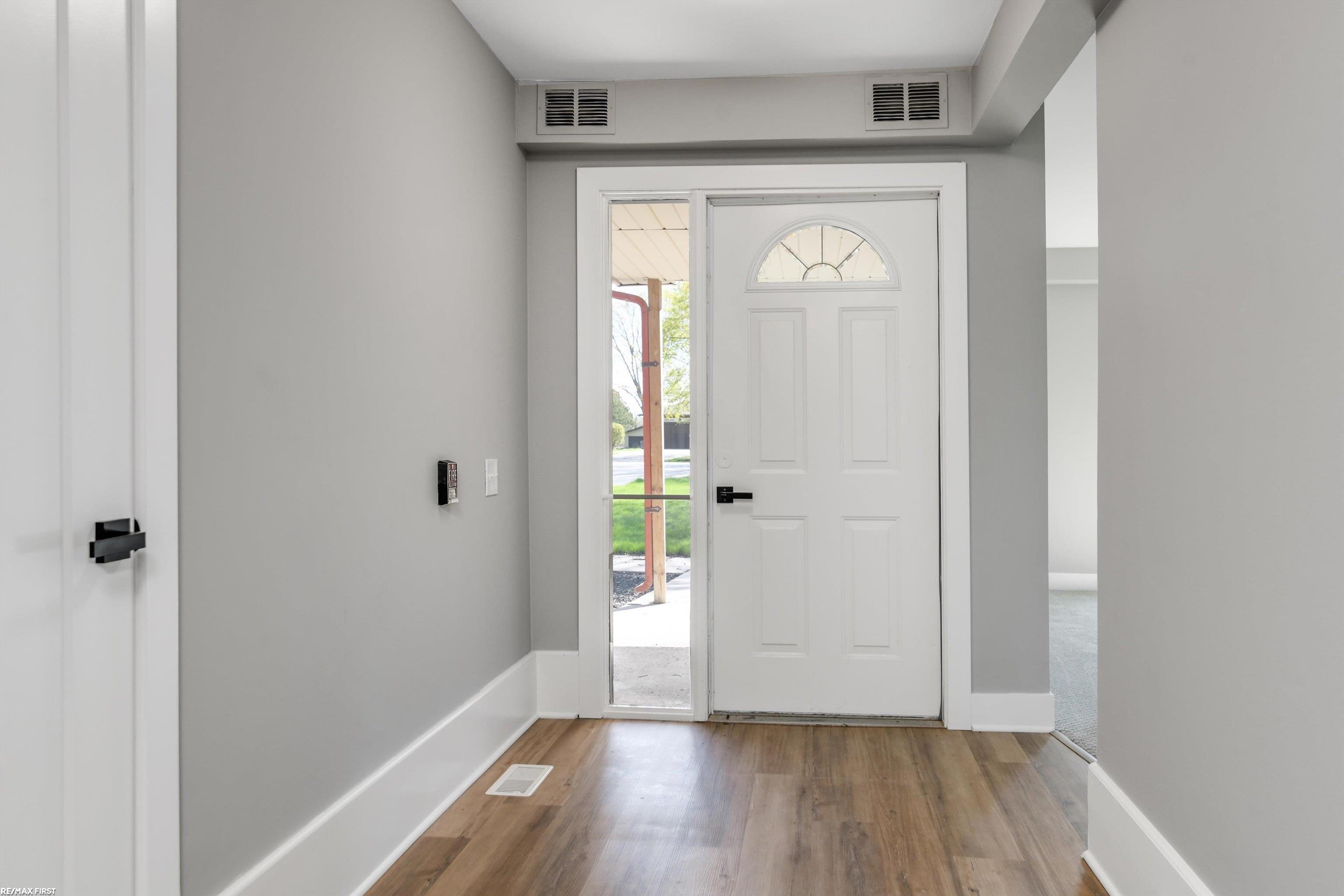 56595 Omo Road Macomb, MI 48042 - Photo 2 of 27 50108068-1.JPG