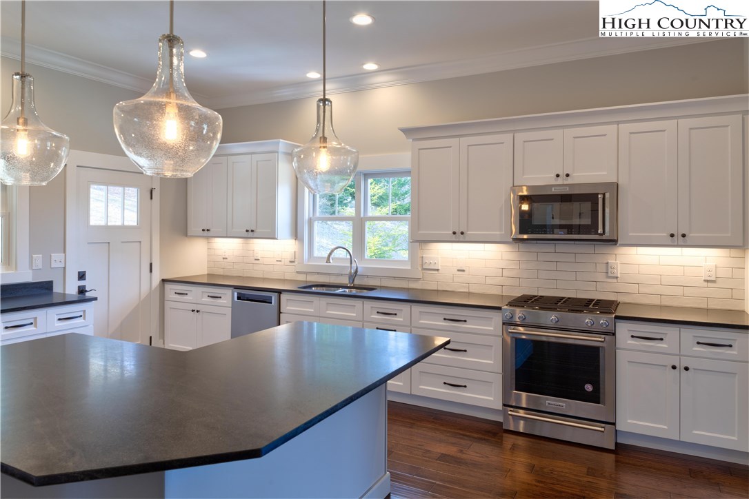 432 Ransom Street Blowing Rock, NC 28605 - Photo 8 of 28 Gallery Image 8