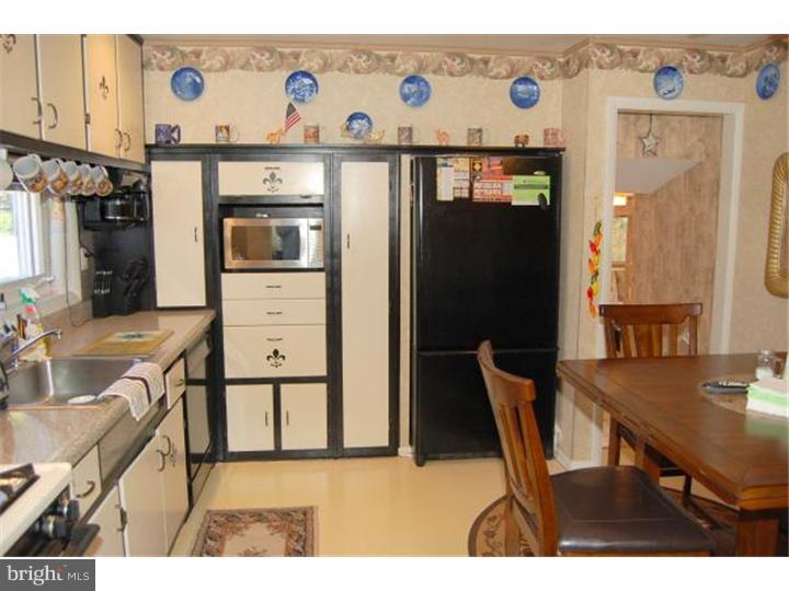405 Emerson Road Huntingdon Valley, PA 19006 - Photo 5 of 16 Kitchen