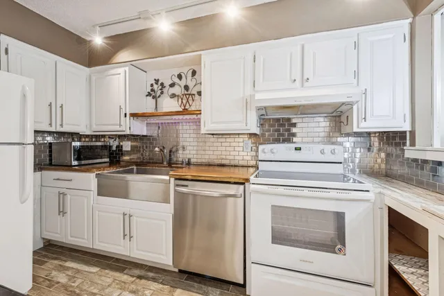 $145,000 | 2200 Nevada Avenue, Unit 211, St. Louis Park, MN 55426