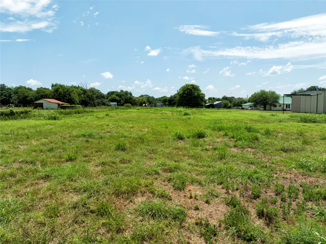 $140,000 | 215 Old Highway 90 Loop, Schulenburg, TX 78956