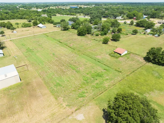 $140,000 | 215 Old Highway 90 Loop, Schulenburg, TX 78956