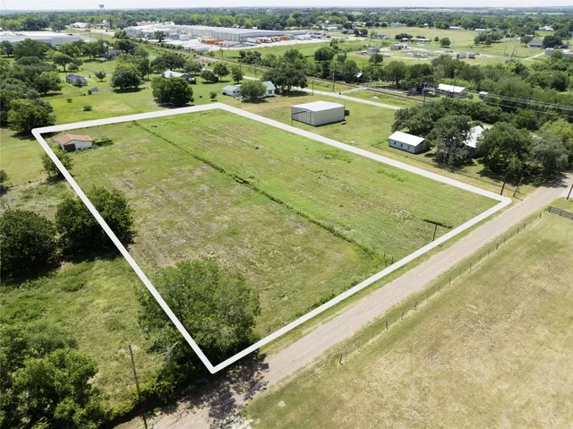 $140,000 | 215 Old Highway 90 Loop, Schulenburg, TX 78956