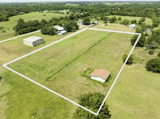 $140,000 | 215 Old Highway 90 Loop, Schulenburg, TX 78956