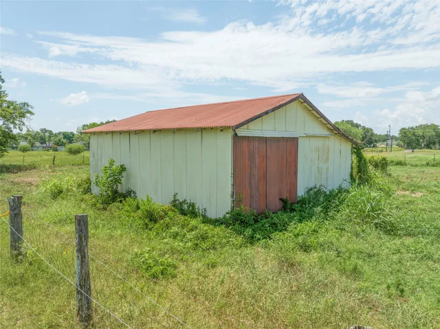 $140,000 | 215 Old Highway 90 Loop, Schulenburg, TX 78956