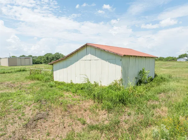 $140,000 | 215 Old Highway 90 Loop, Schulenburg, TX 78956