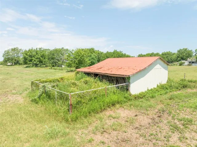 $140,000 | 215 Old Highway 90 Loop, Schulenburg, TX 78956