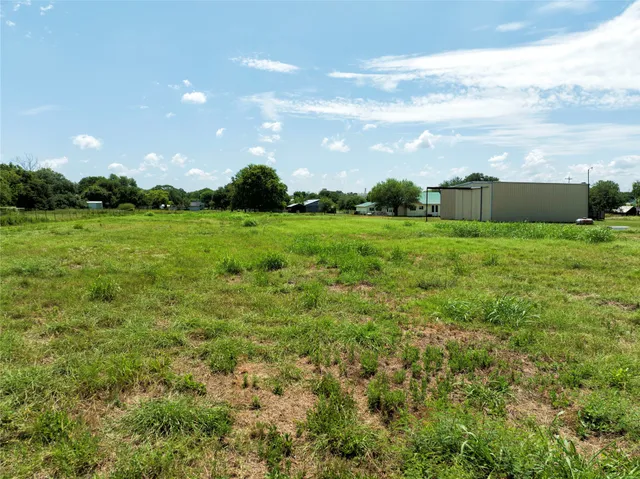 $140,000 | 215 Old Highway 90 Loop, Schulenburg, TX 78956