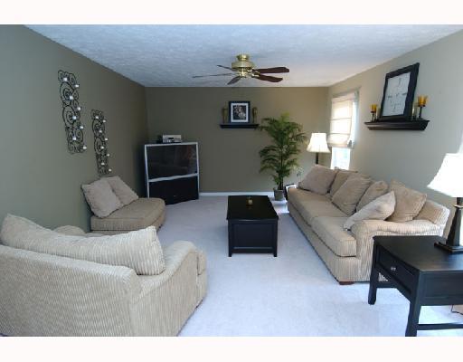 452 Hickory Grade Road Bridgeville, PA 15017 - Photo 2 of 8 Den/Family/Great Room.