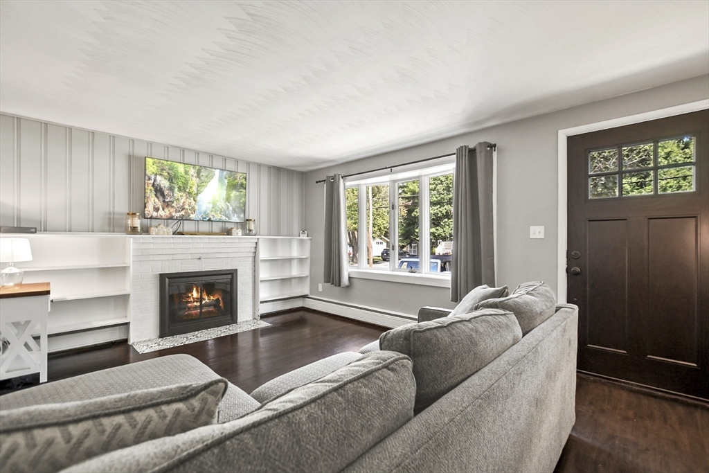 16 Fairmeadow Road Wilmington, MA 01887 - Photo 2 of 36 Gallery Image 2