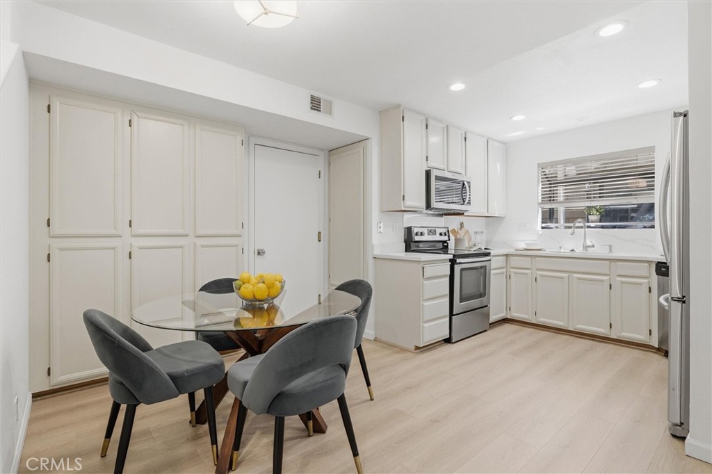 137 Redding Road, Unit B Campbell, CA 95008 - Photo 12 of 36