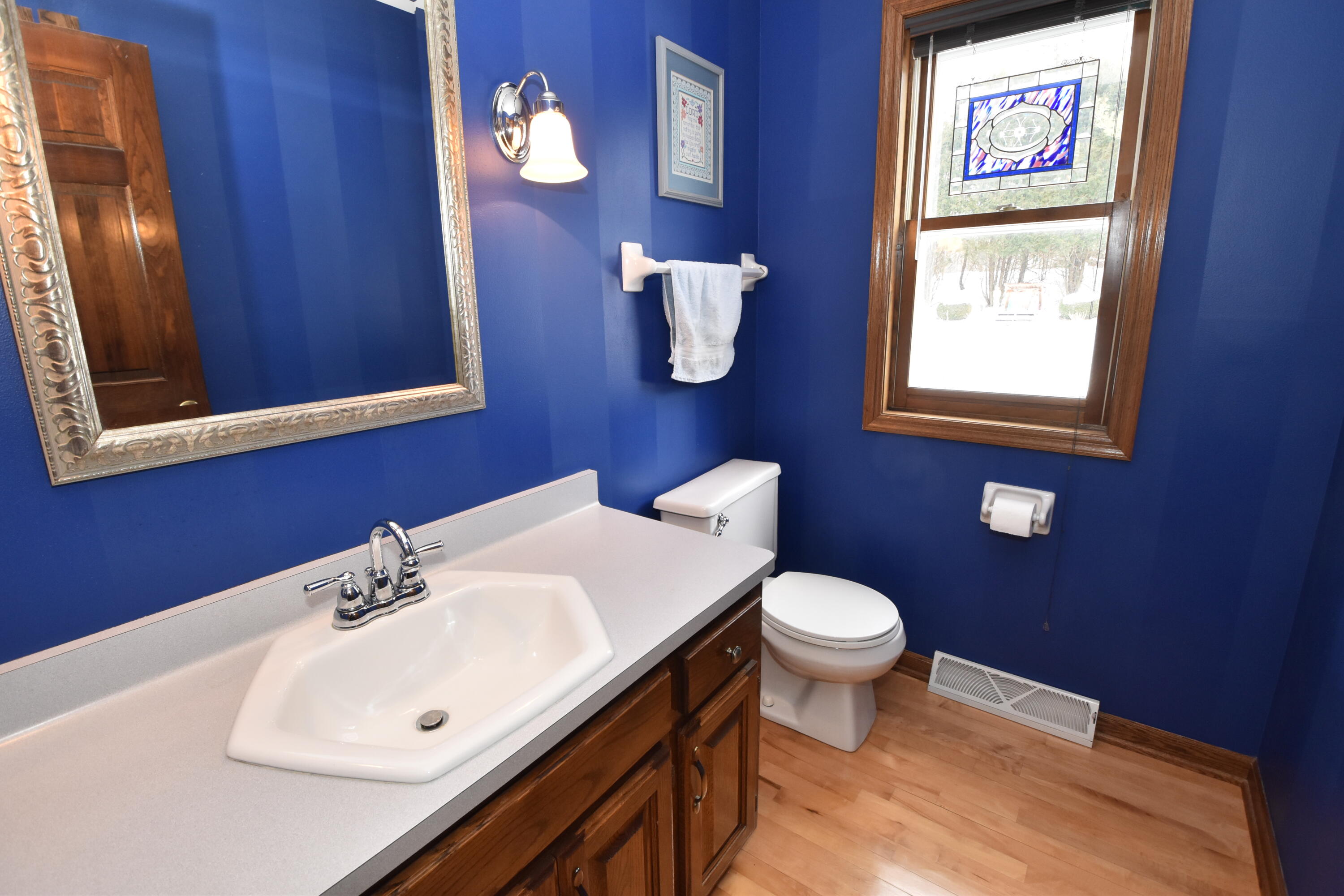 762 North Forest Ridge Court Summit, WI 53066 - Photo 19 of 70 Main Half Bath