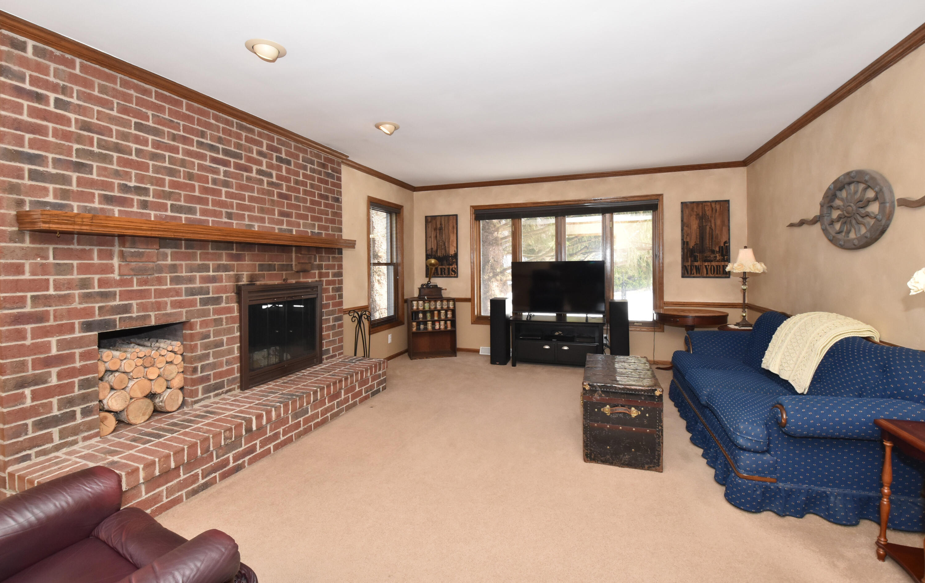 762 North Forest Ridge Court Summit, WI 53066 - Photo 33 of 70 Family Room
