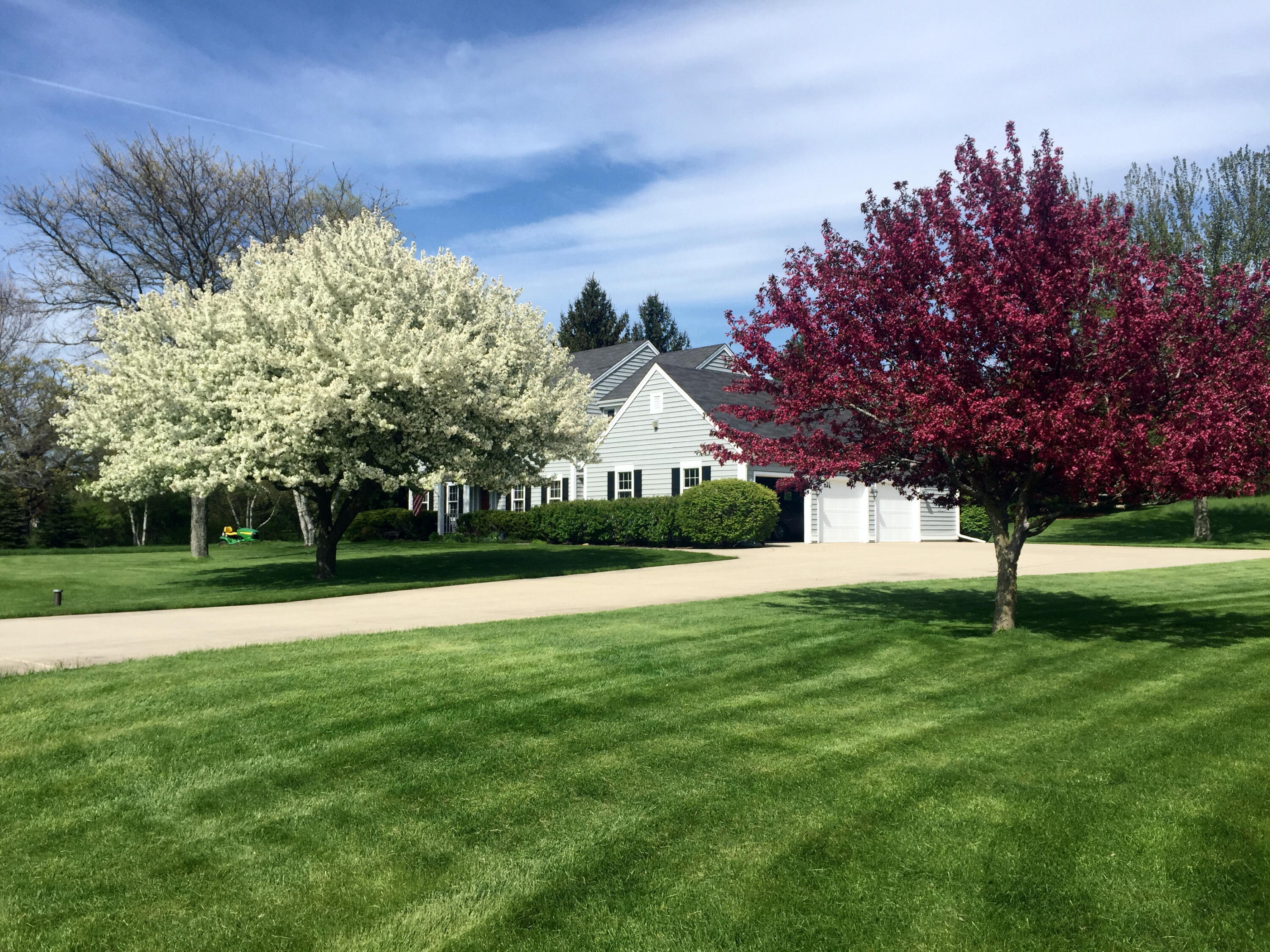 762 North Forest Ridge Court Summit, WI 53066 - Photo 70 of 70 House Summer pic