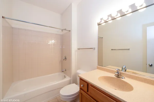 $3,950 | 1200 West Monroe Street, Unit 713, Chicago, IL 60607