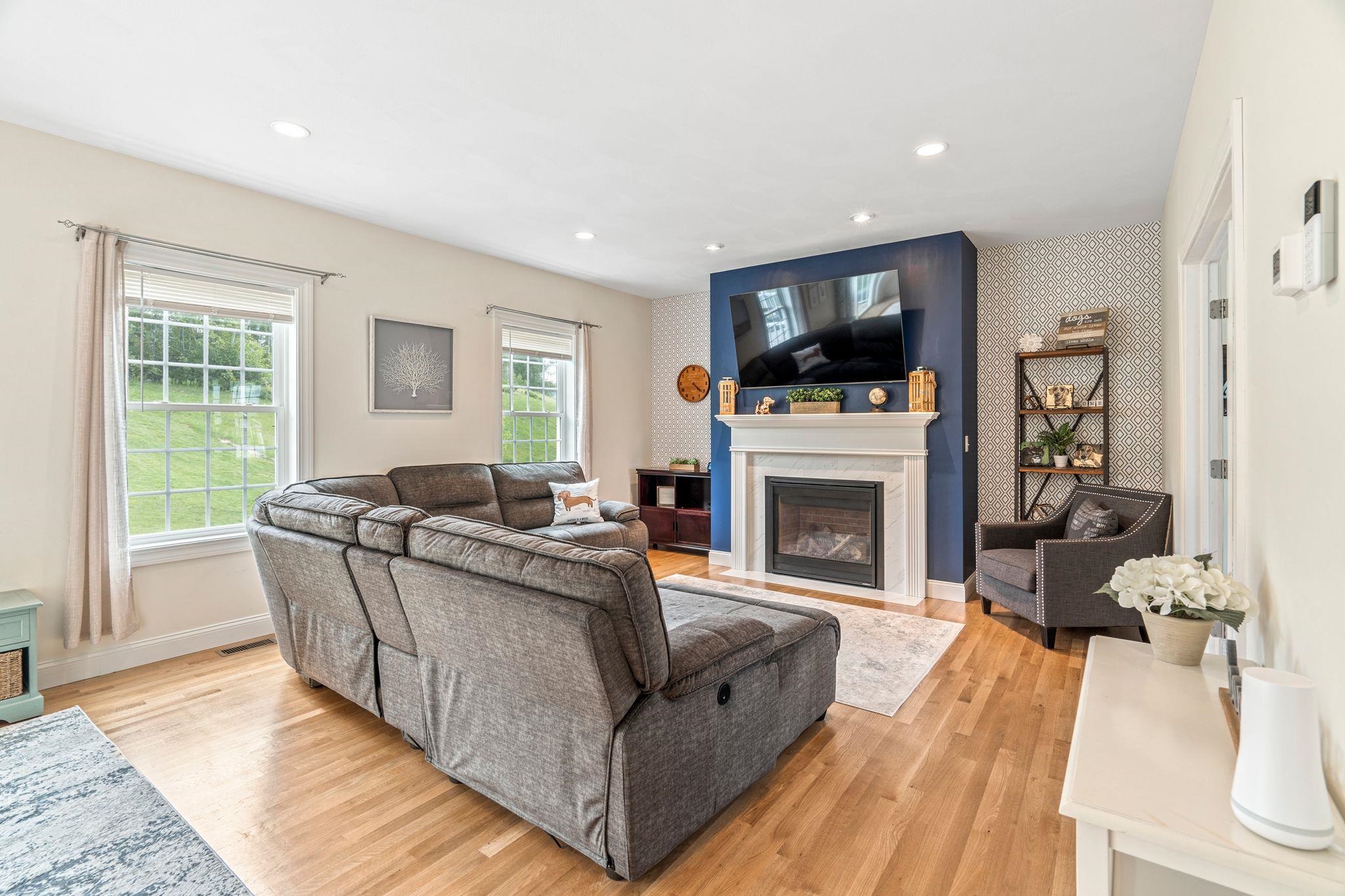 159 Brookview Drive Hooksett, NH 03106 - Photo 16 of 40
