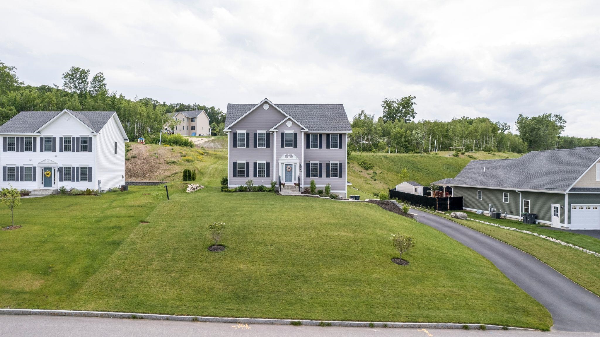 159 Brookview Drive Hooksett, NH 03106 - Photo 3 of 40