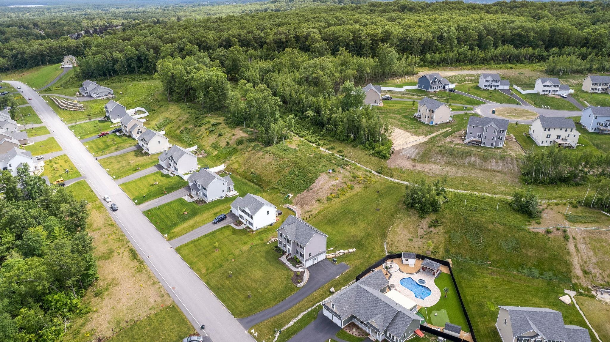 159 Brookview Drive Hooksett, NH 03106 - Photo 5 of 40