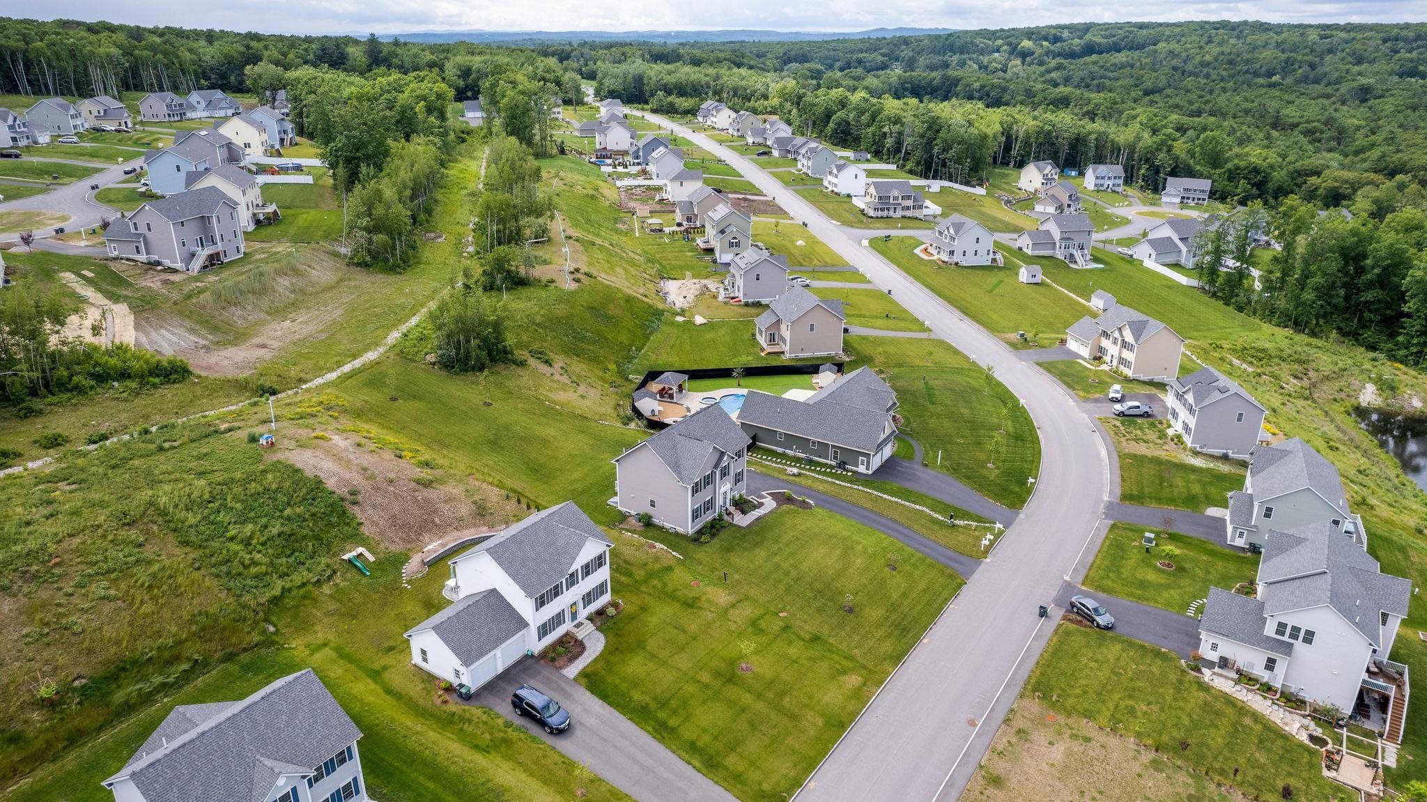 159 Brookview Drive Hooksett, NH 03106 - Photo 6 of 40