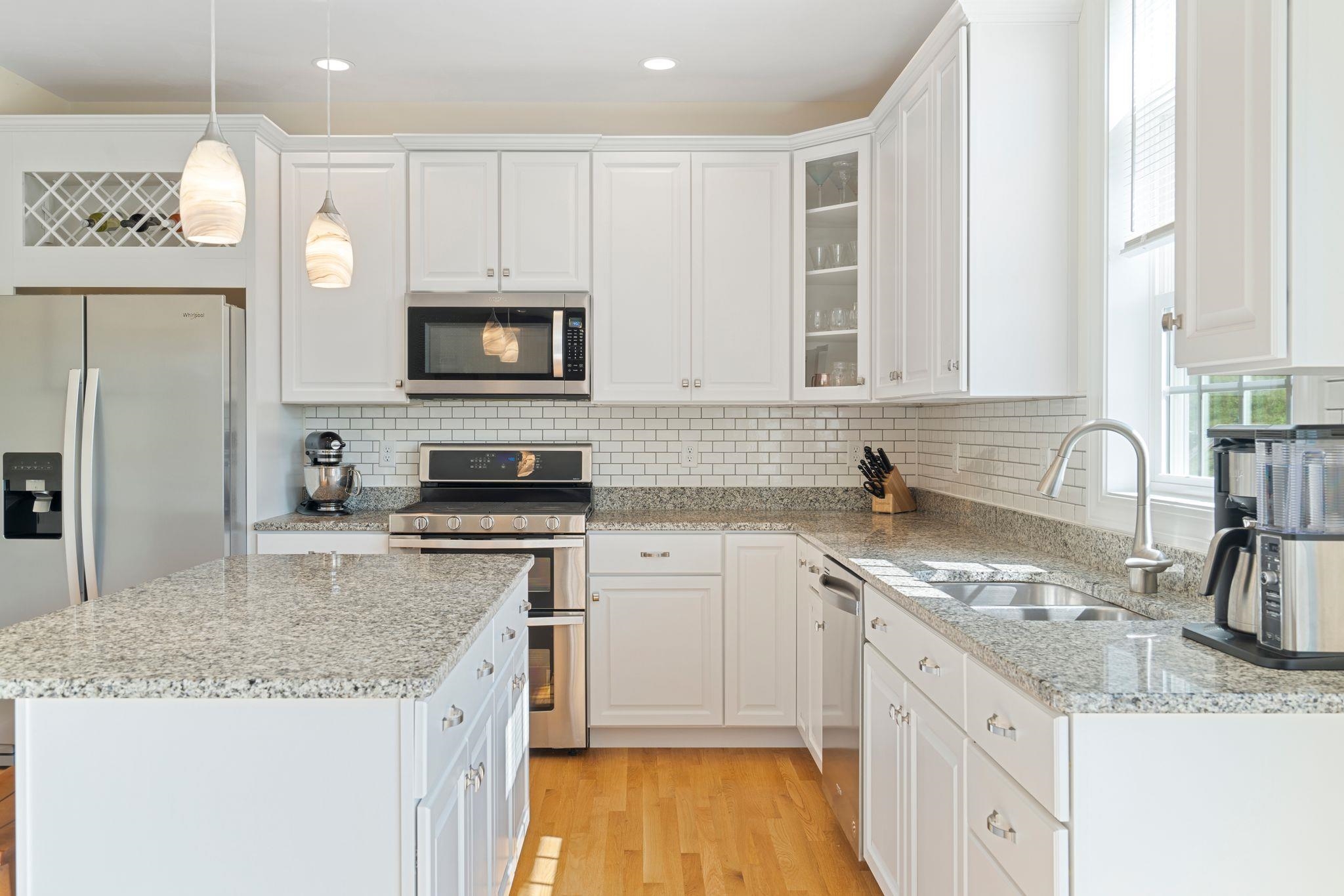 159 Brookview Drive Hooksett, NH 03106 - Photo 7 of 40