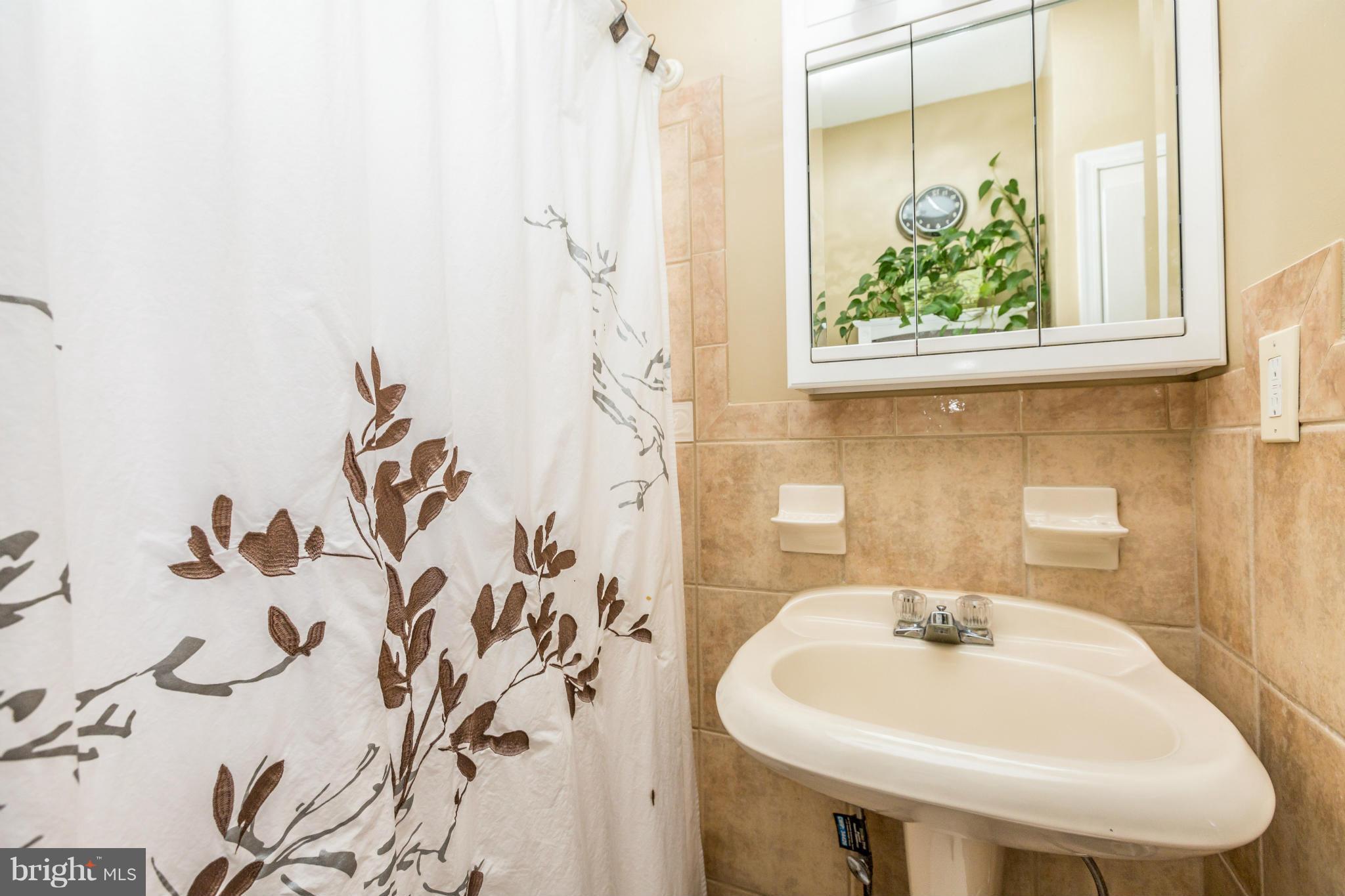 801 Overbrook Road Baltimore, MD 21239 - Photo 14 of 30 Bath