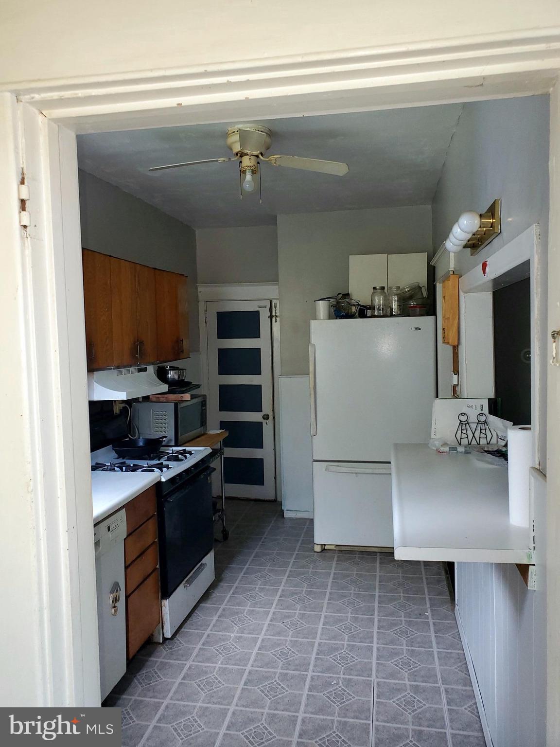 321 Dalton Street Philadelphia, PA 19111 - Photo 6 of 21
