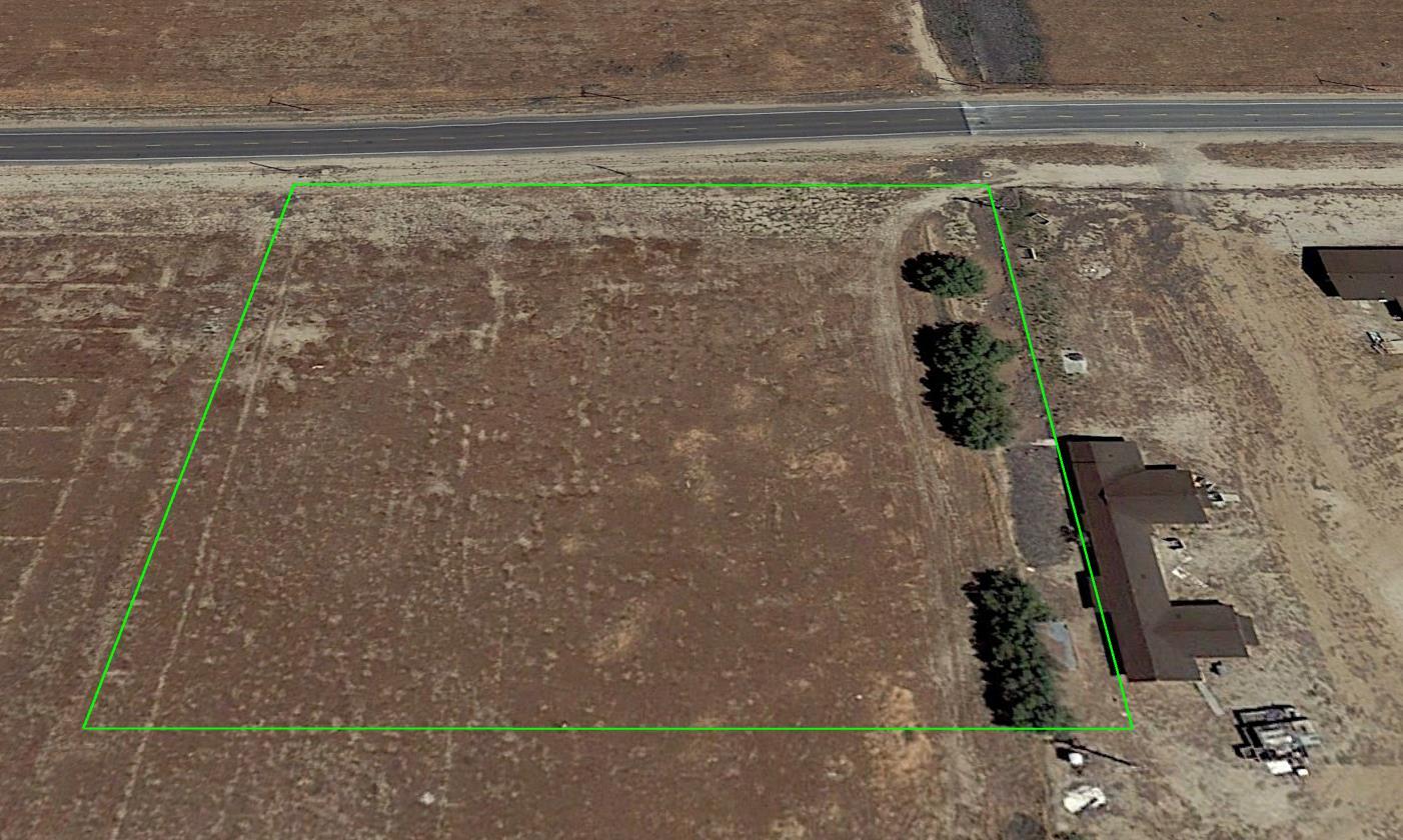 75 Stw Lancaster, CA 93536 - Photo 6 of 11 a bathroom with a shower