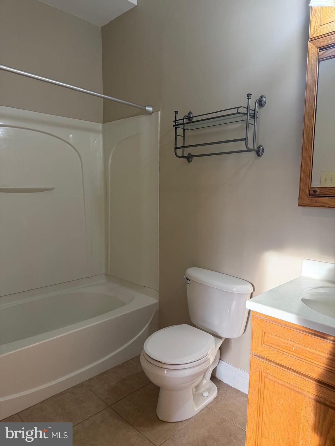 609 Summit Avenue, Unit 6 Jenkintown, PA 19046 - Photo 7 of 9 Shwoer & tub combo