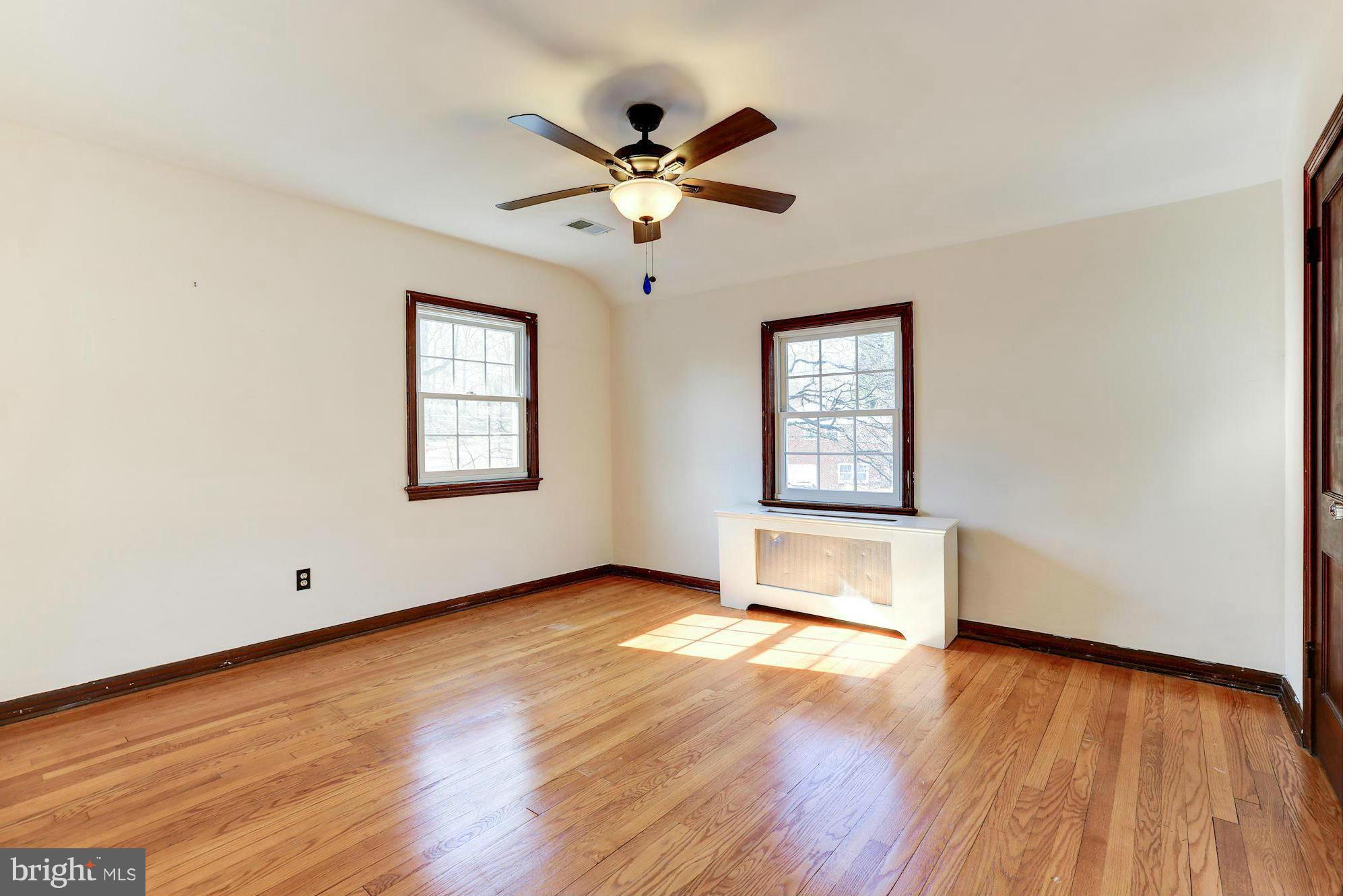 10205 Sutherland Road Silver Spring, MD 20901 - Photo 23 of 30 Bedroom #2