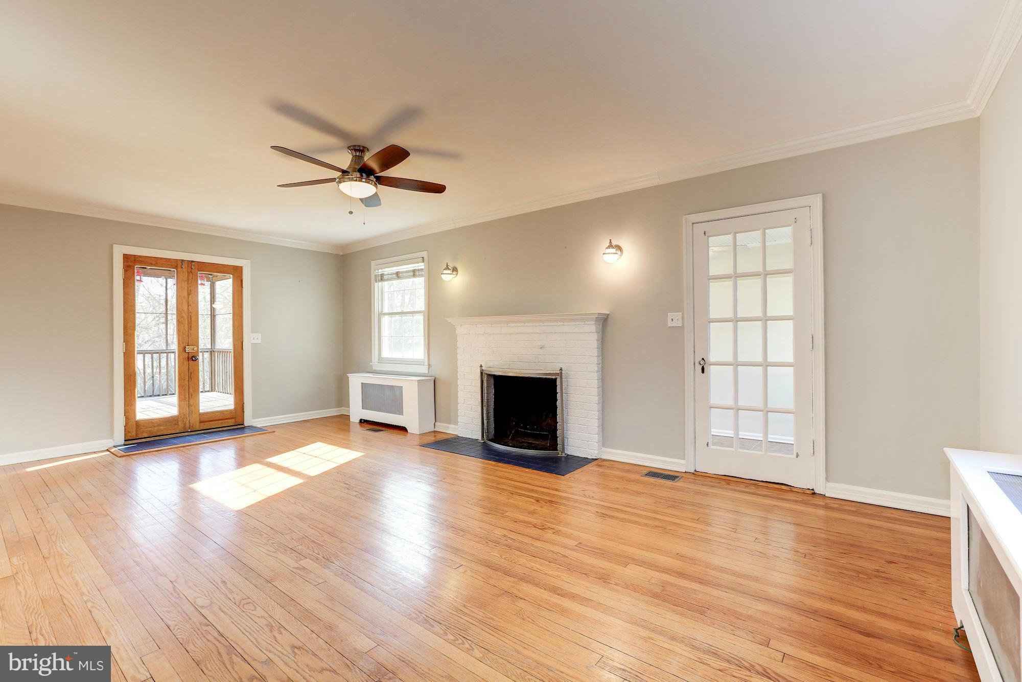 10205 Sutherland Road Silver Spring, MD 20901 - Photo 6 of 30 Living Room