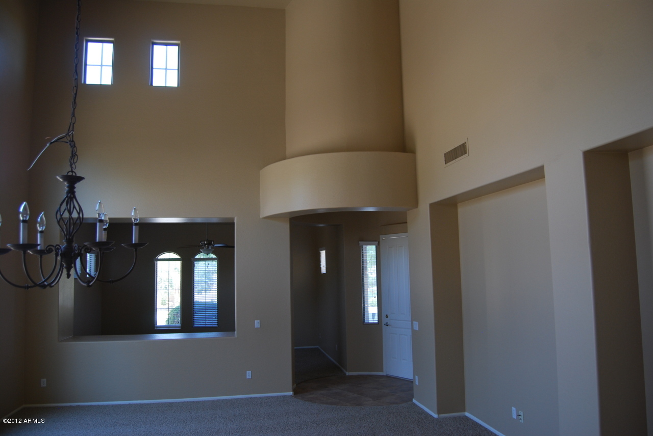 6254 South View Lane Gilbert, AZ 85298 - Photo 4 of 7 Vaulted ceilings