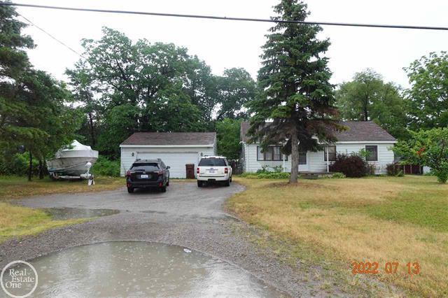 2757 South Huron Road Kawkawlin, MI 48631 - Photo 1 of 6 huron front (002)