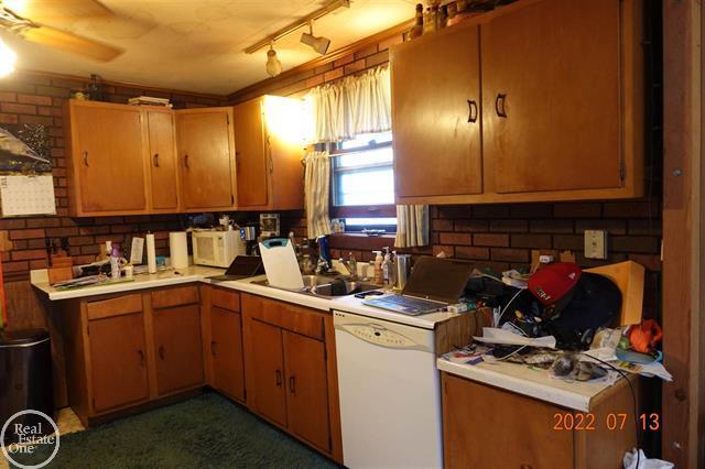 2757 South Huron Road Kawkawlin, MI 48631 - Photo 3 of 6 huron kitchen (002)
