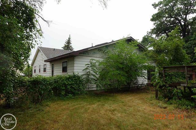2757 South Huron Road Kawkawlin, MI 48631 - Photo 4 of 6 huron outside (002)