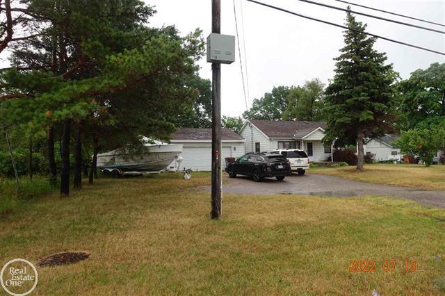2757 South Huron Road Kawkawlin, MI 48631 - Photo 5 of 6 huron outside1 (002)