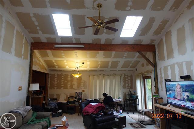 2757 South Huron Road Kawkawlin, MI 48631 - Photo 6 of 6 huron inside (002)
