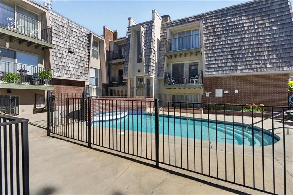 3608 Gillham Road, Unit 26 Kansas City, MO 64111 - Photo 8 of 45