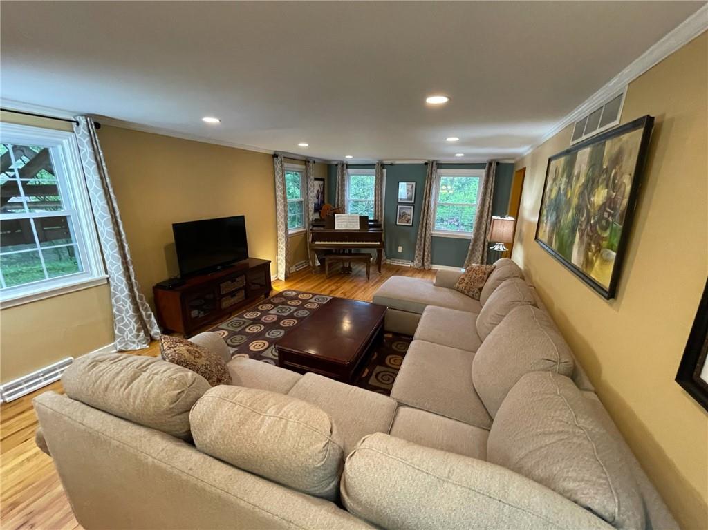 1704 Fox Chapel Road Pittsburgh, PA 15238 - Photo 5 of 23