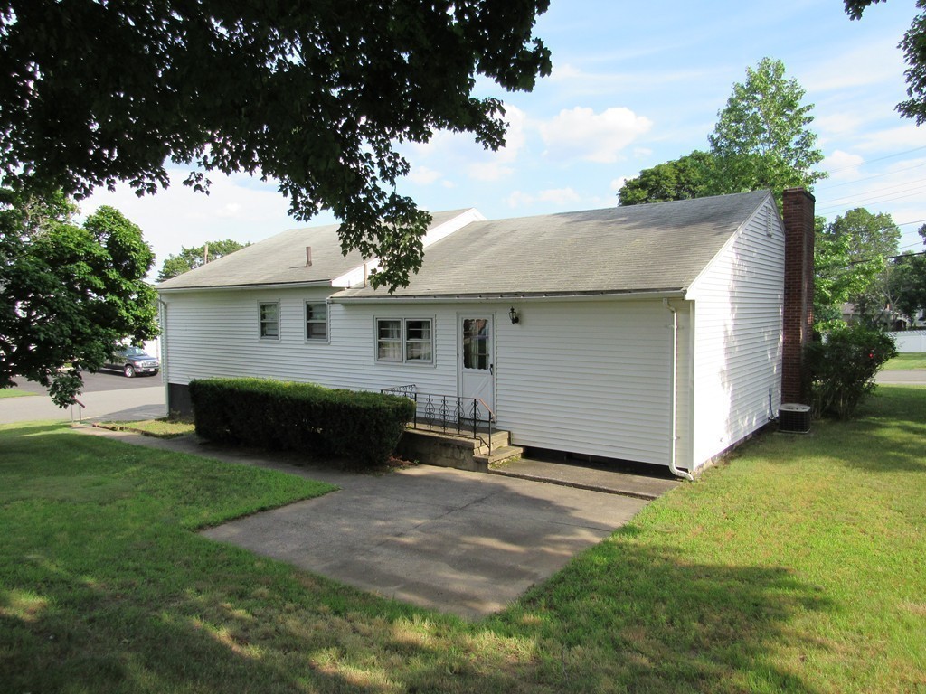 6 Carlida Road Stoneham, MA 02180 - Photo 12 of 18 Gallery Image 12