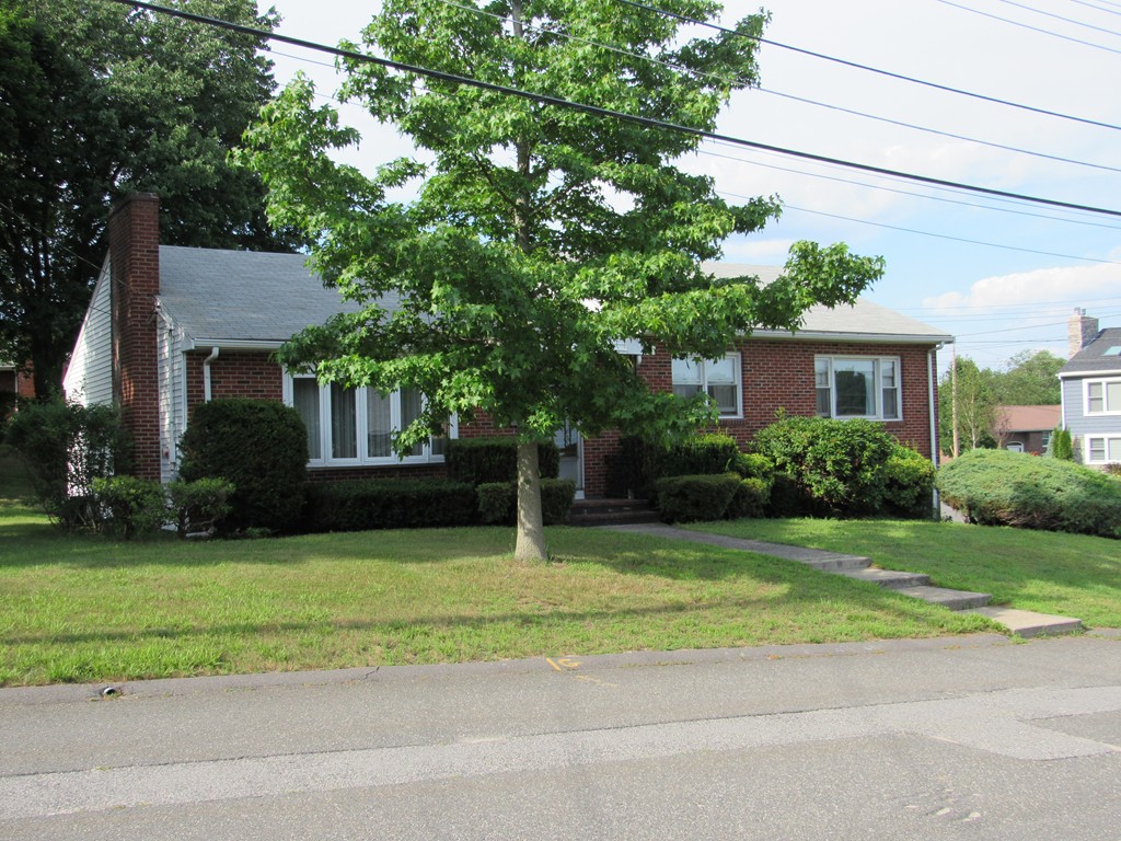 6 Carlida Road Stoneham, MA 02180 - Photo 3 of 18 Gallery Image 3