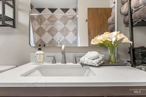 $725,000 | 3203 North Treasure Drive, Boise, ID 83703