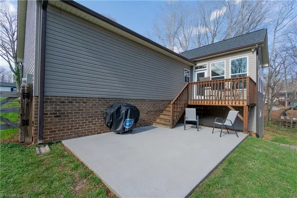 $450,000 | 6729 Rollingwood Drive, Clemmons, NC 27012