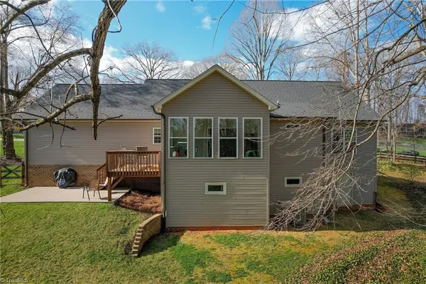 $450,000 | 6729 Rollingwood Drive, Clemmons, NC 27012