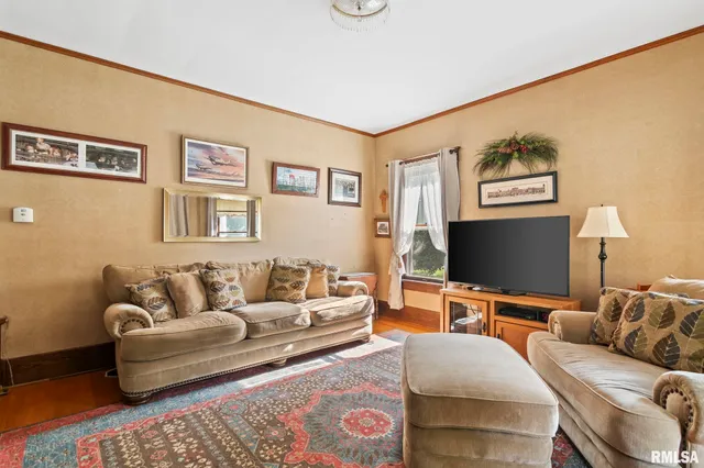 $260,000 | 116 East Main Street, Williamsville, IL 62693