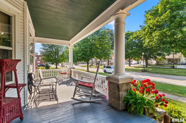 $260,000 | 116 East Main Street, Williamsville, IL 62693