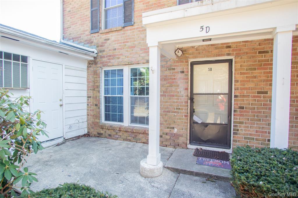 5 Ethan Allen Court Ridge, NY 11961 - Photo 1 of 11 Gallery Image 1