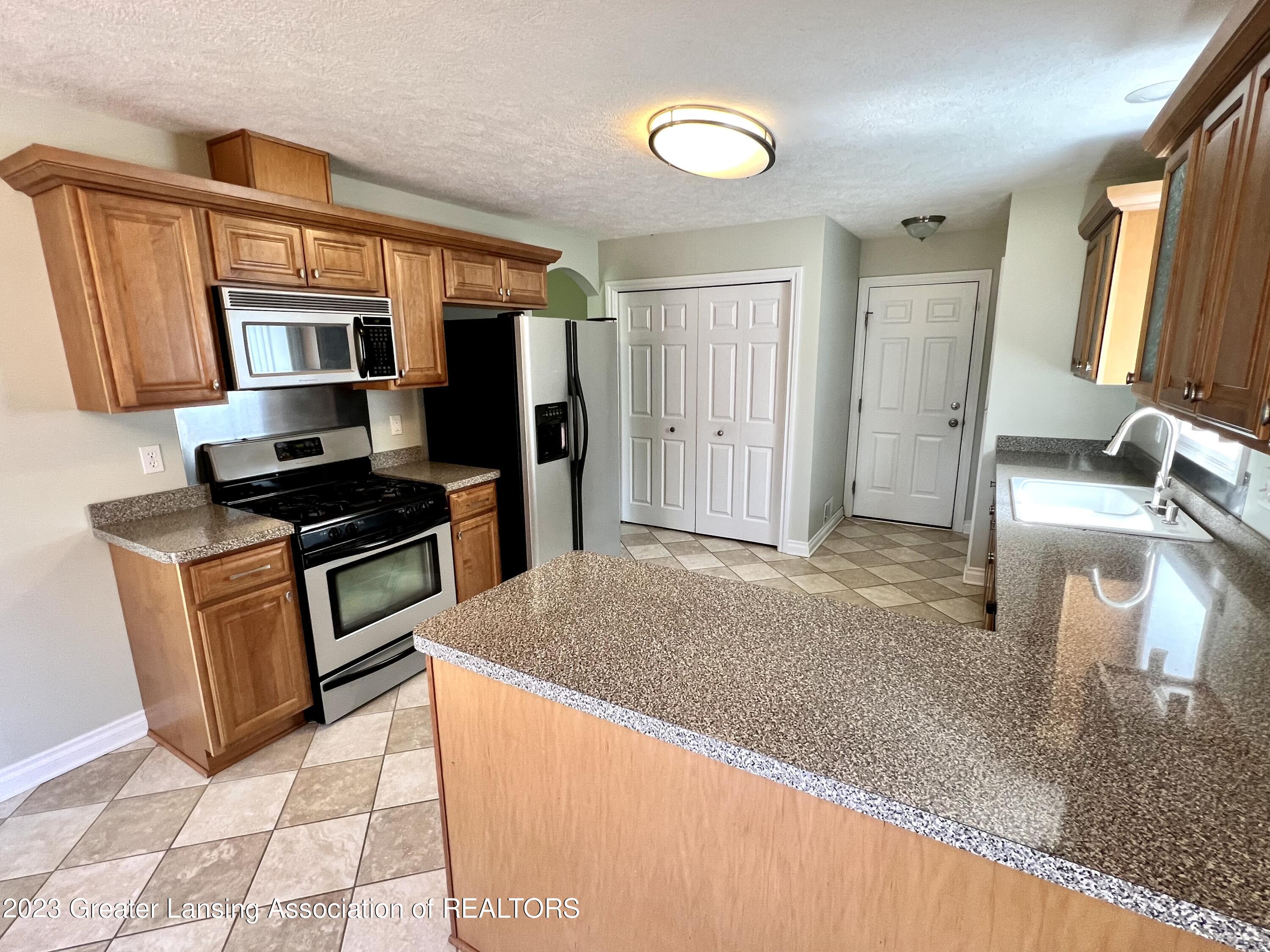 3814 Keller Road Holt, MI 48842 - Photo 17 of 35 Kitchen