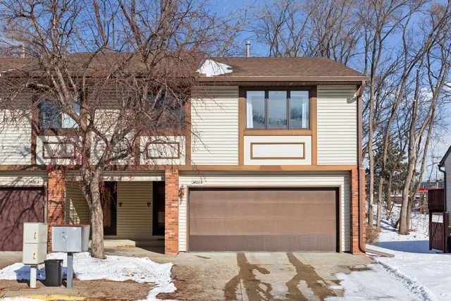 $305,000 | 2406 County Rd D West, Unit 4, Roseville, MN 55113